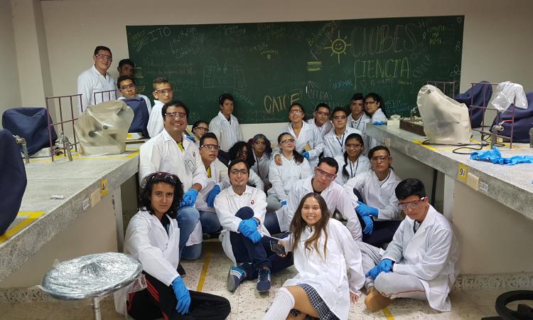 Clubes de Ciencia: Students in Caicedonia, Valle