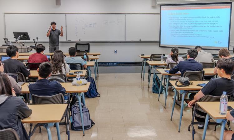 Professor Shaolan Li teaching an analog chip design course. 