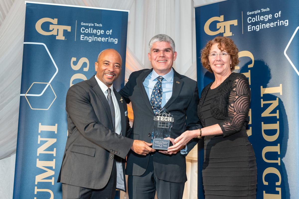 Fernando Mujica (middle) receiving the Academy of Distinguished Engineering Alumni Award from Dean Beyah 