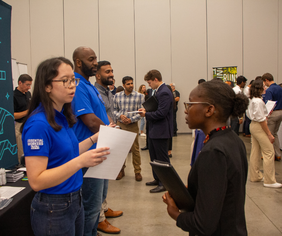 Viasat Recruiter speaking to ECE student