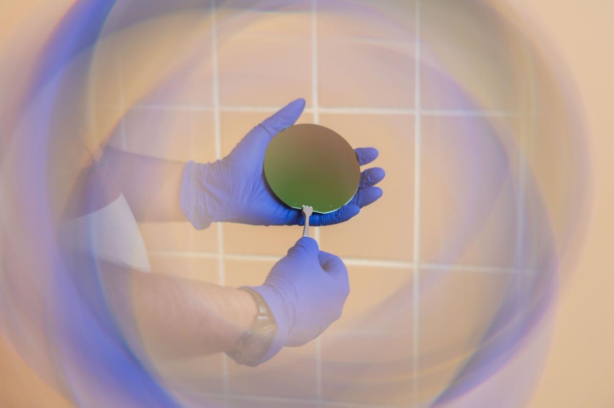 Image of a silicon-on-insulator (SOI) wafer 