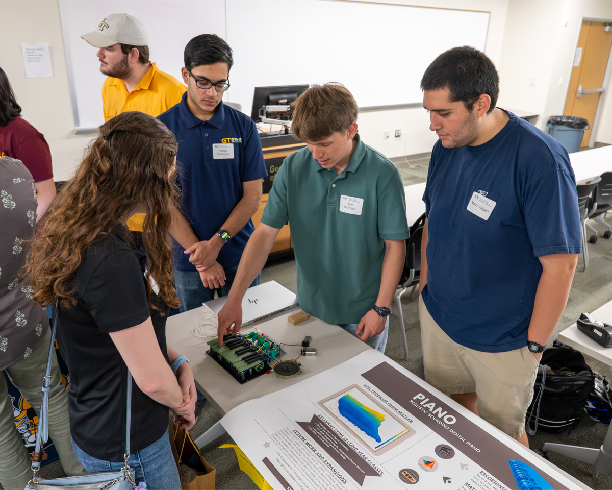 Team Piano demonstrates its digital piano project, earning Best in Thread for Signal and Information Processing.