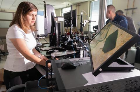 Azadeh Ansari in the lab