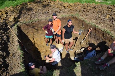 Students build a health clinic in Belize 