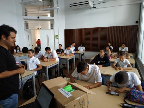 Victor Rodriguez-Toro teaching in Colombia.