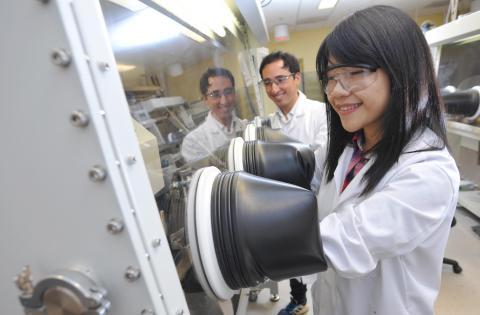 Testing single layer solar cells