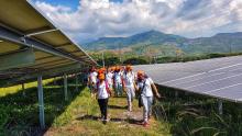 Clubes de Ciencia visits the solar farm.