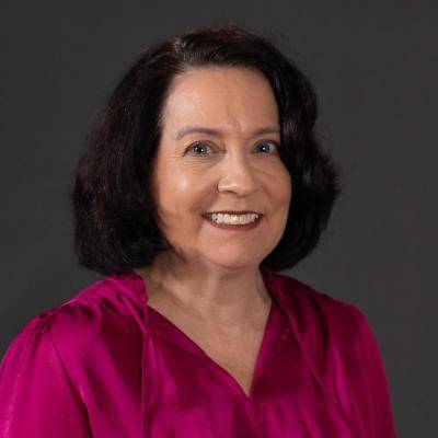 A picture of Caryn Riley smiling